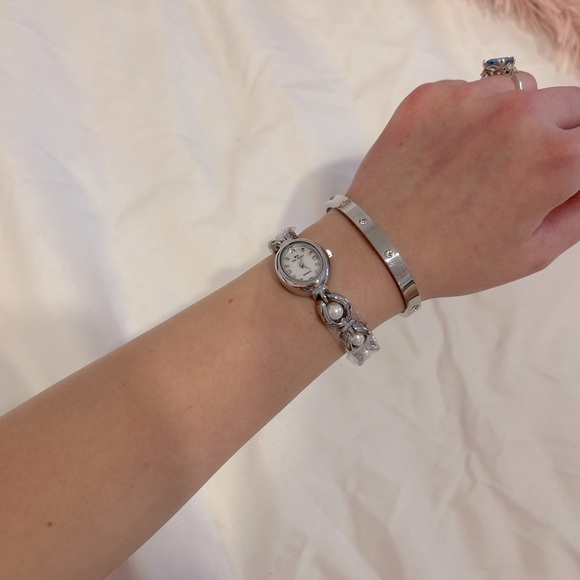 Vintage pearl watch, bangle, and necklace set - Picture 3 of 4